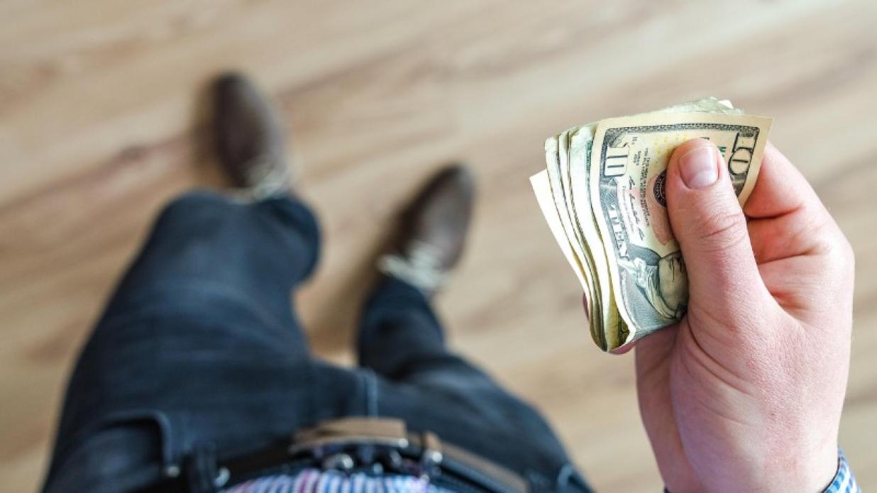 بخشنامه ممنوعیت دریافت ثمن معامله بابت پیش‌نویس قرارداد