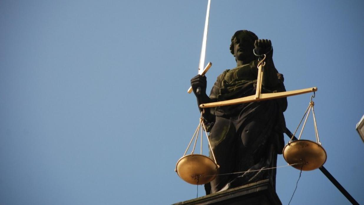 معافیت مدیر امضاءکننده چک شرکت ورشکسته به تبع شرکت از پرداخت خسارت تاخیر تادیه