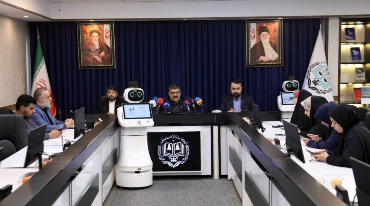 مرکز وکلای قوه قضائیه از «ربات وکیل‌یار» رونمایی کرد