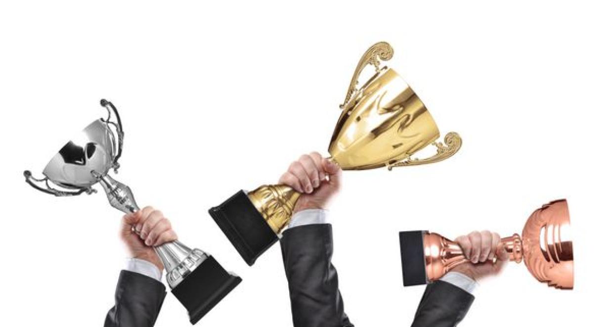 باشگاه رتبه‌سازی داداستان آغاز به کار کرد